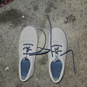 Sperry Gray Sneakers with Classic Canvas Design